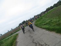 Flott wie der Wind - Einbiegen in die Zielgerade vor der Windkraftanlage zwischen Güstritz und Klennow : Umweltprojekt 2019